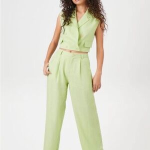 A linen green lime suit (vest and pants)